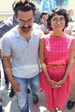 Kiran Rao, Aamir Khan visit On the Sets Of Sa Re Ga Ma Pa 2017 on 21st May 2017